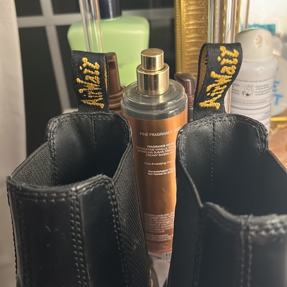 DR. MARTENS PLATFORM BLACK BOOTS WITH NO LACES - Picture 3 of 3